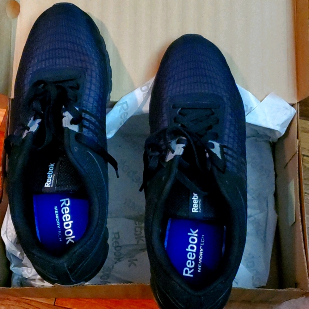 Men running shoes